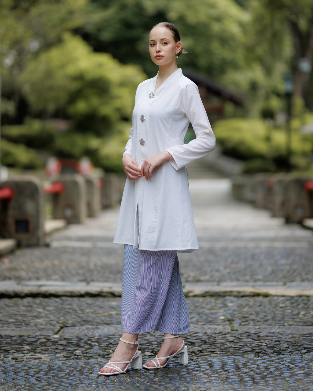 DINDA KEBARUNG - PUTIH