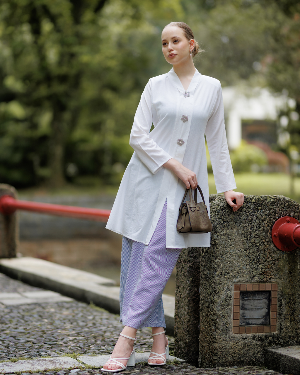 DINDA KEBARUNG - PUTIH