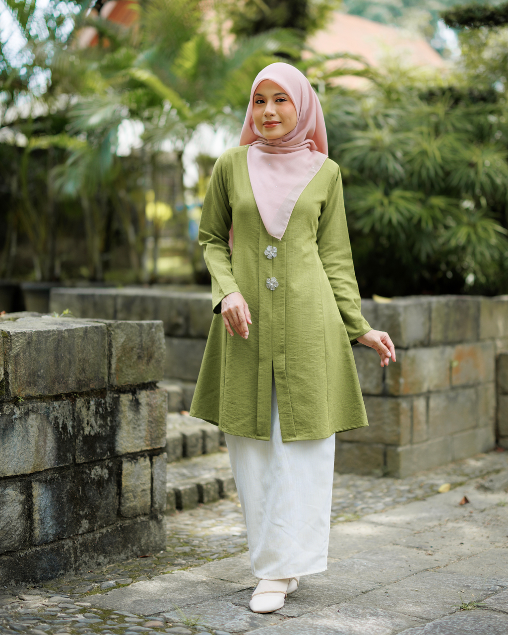 DINDA KEBARUNG - HIJAU PUCUK PISANG