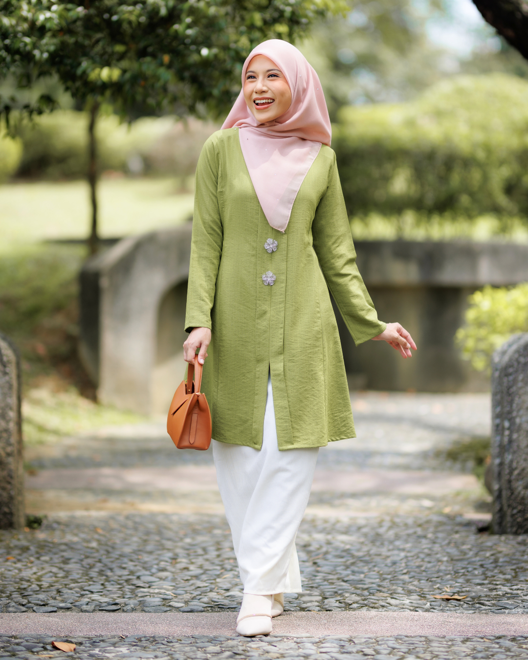 DINDA KEBARUNG - HIJAU PUCUK PISANG