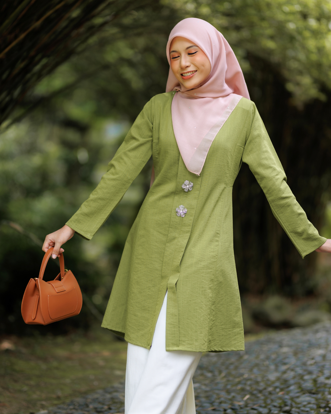 DINDA KEBARUNG - HIJAU PUCUK PISANG