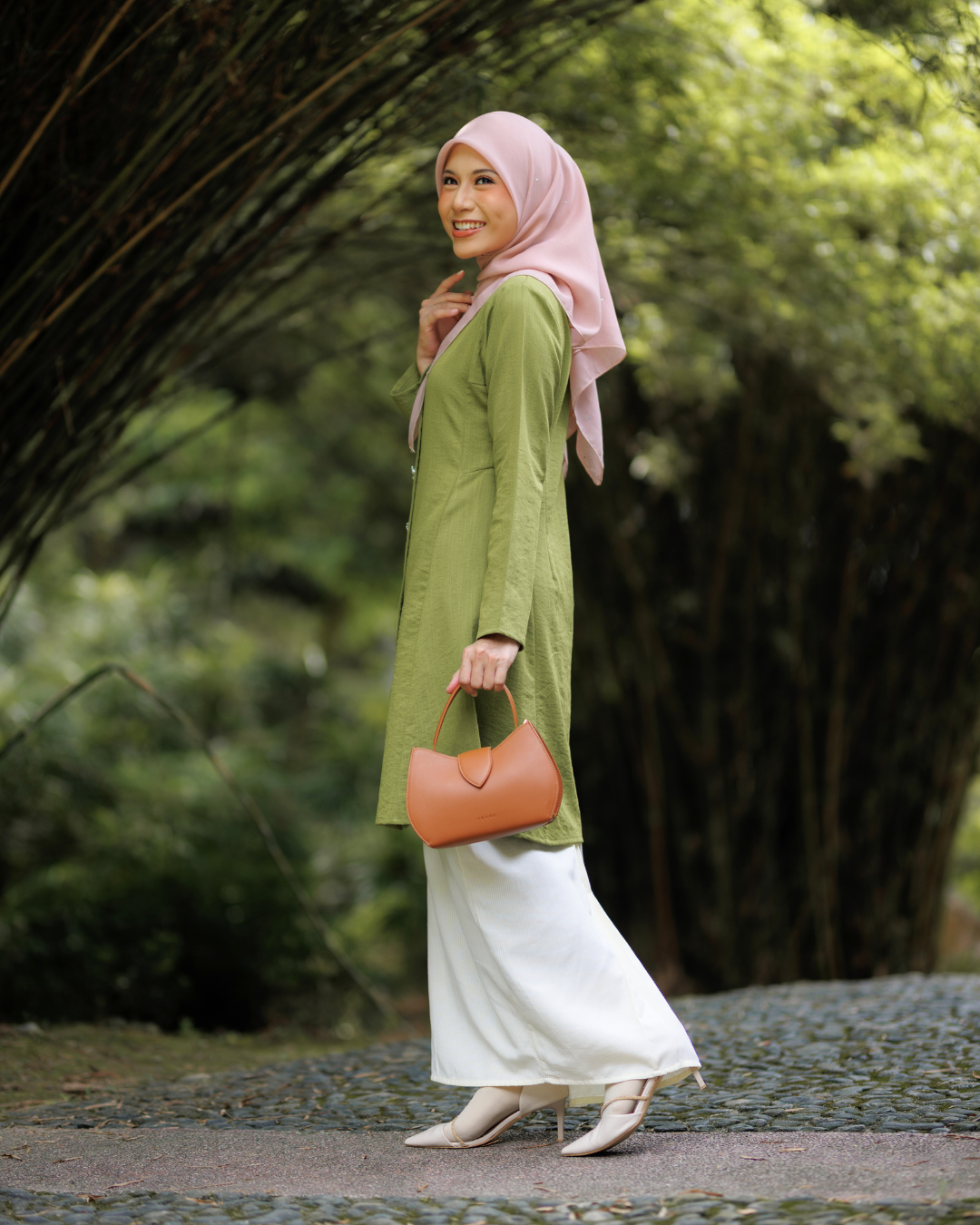 DINDA KEBARUNG - HIJAU PUCUK PISANG