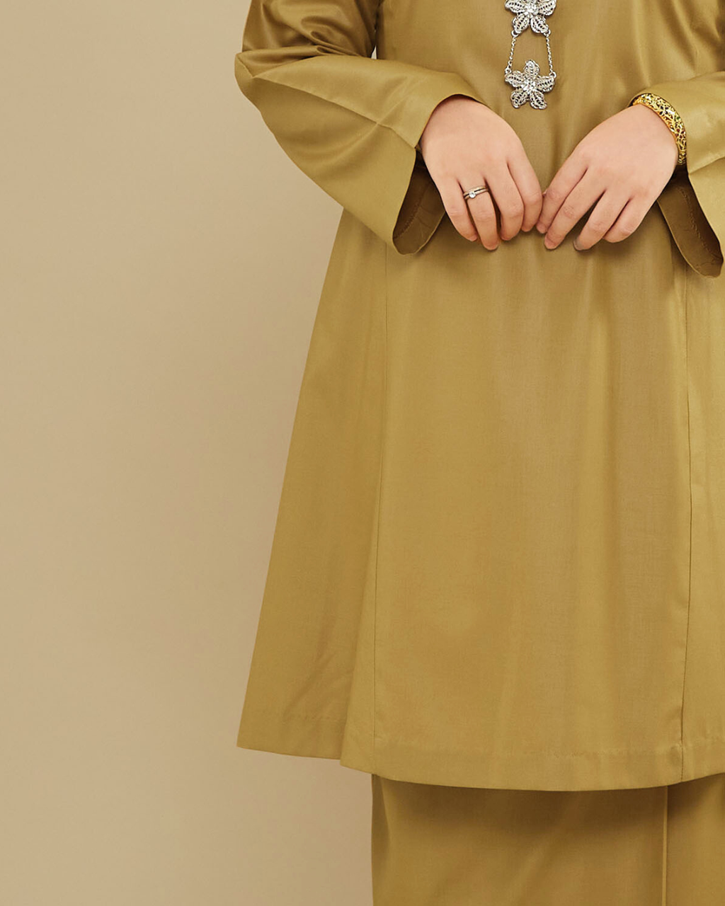KEMBOJA KURUNG PAHANG - DUSTY GOLD