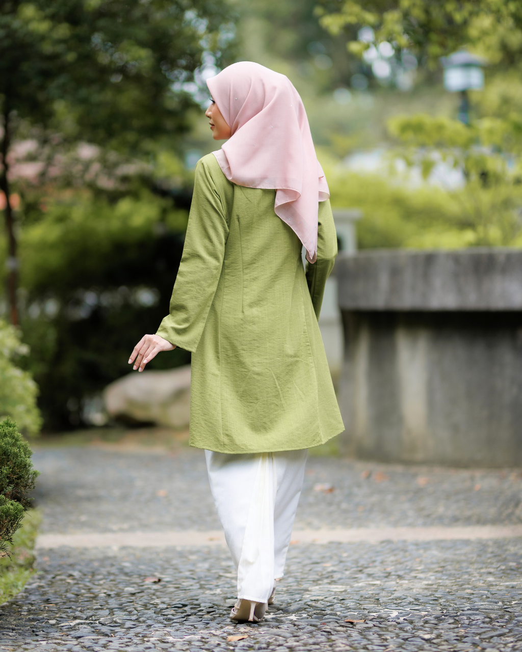 DINDA KEBARUNG - HIJAU PUCUK PISANG