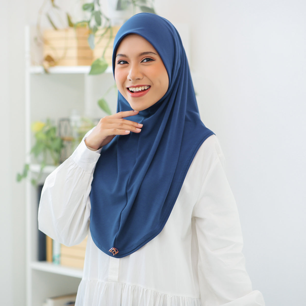 Saraa In Prussian Blue – Haziscarf